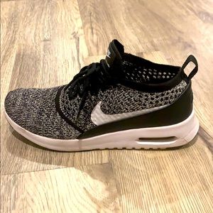 Fly knit Nike sneakers